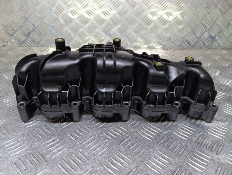 Коллектор впускной Volkswagen Passat B7