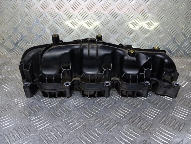 Коллектор впускной Volkswagen Jetta 6