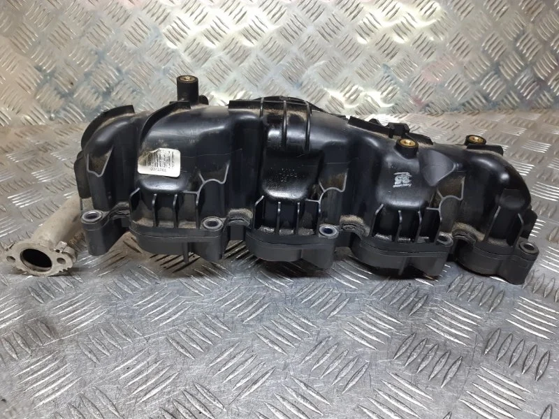 Коллектор впускной Volkswagen Passat B7