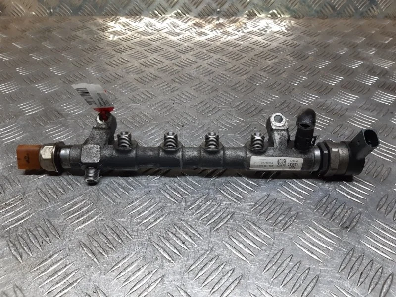 Топливная рампа Volkswagen Passat B7