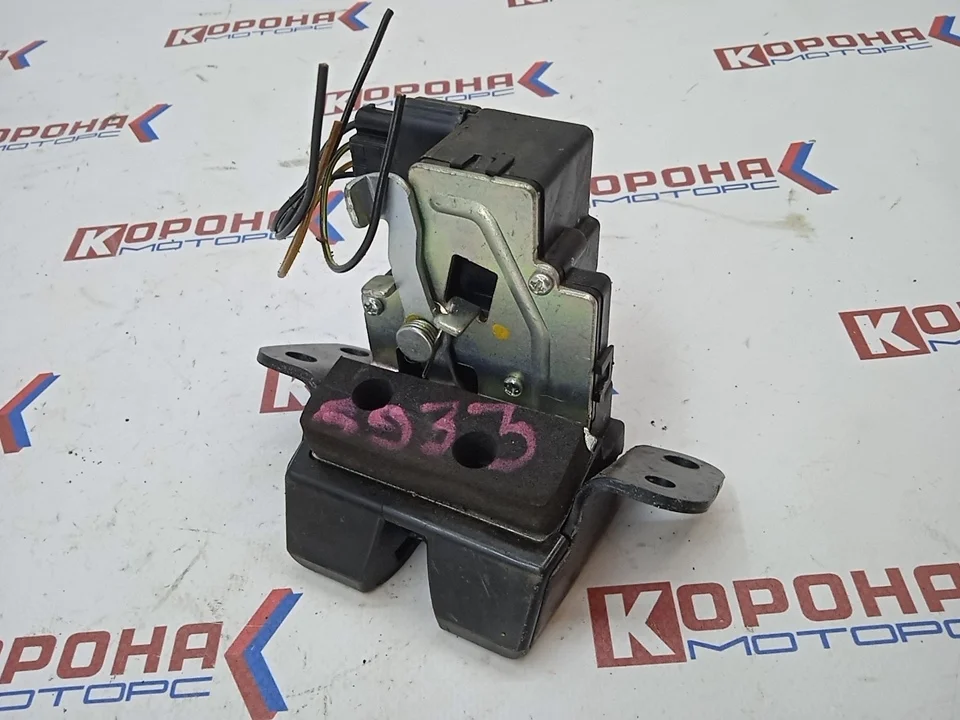 Замок крышки багажника Б/У оригинал 1