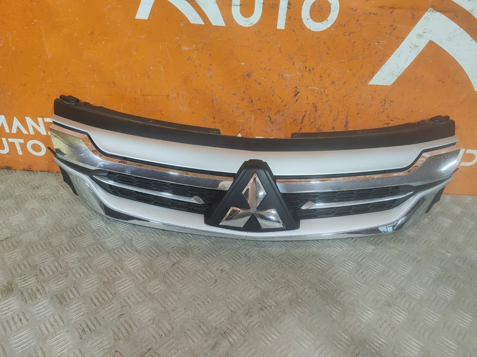 Решетка радиатора Mitsubishi Pajero Sport 2015-2021 3
