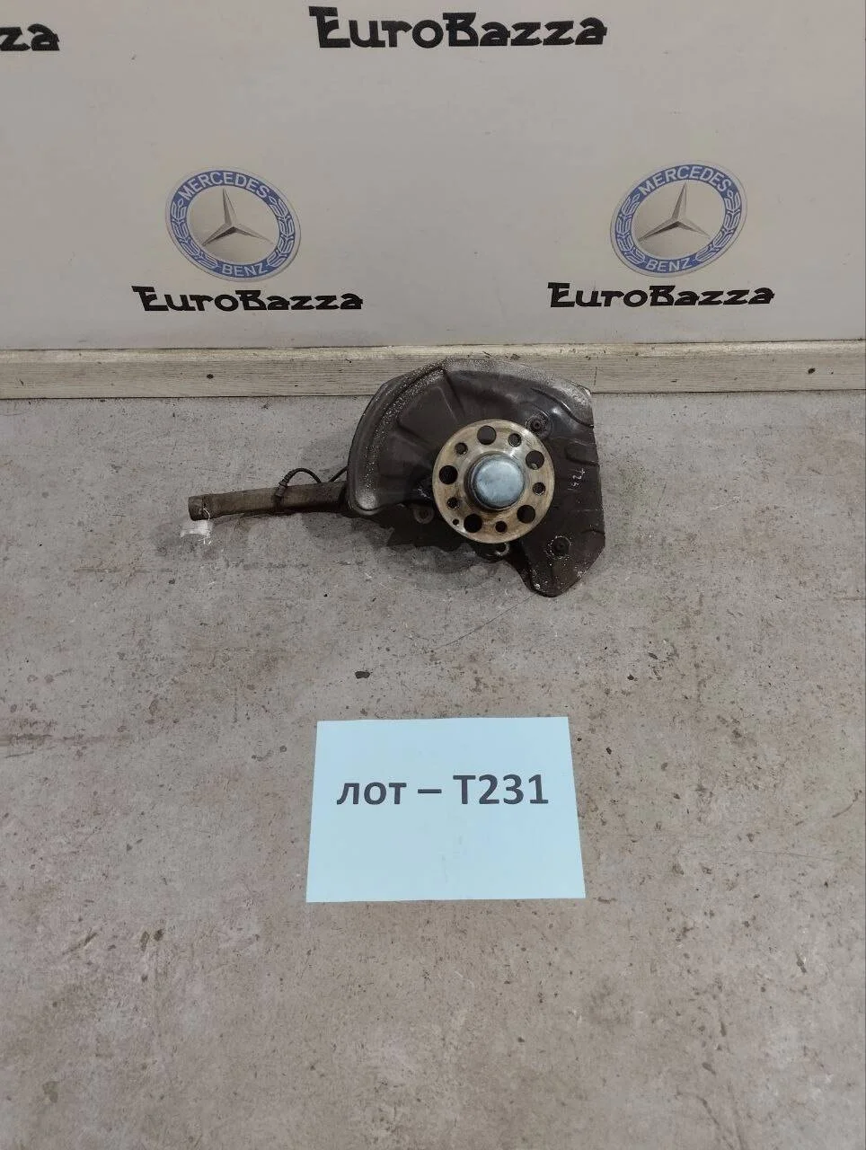 Кулак поворотный передний правый Mercedes W211