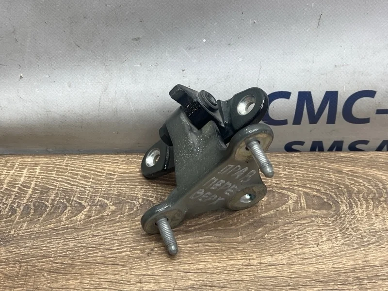 Петля двери верхняя Mercedes-Benz E-Class A2077200637 C207 274.920, передняя правая