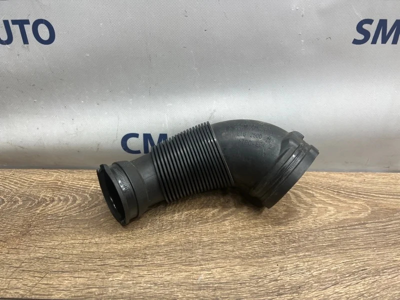 Патрубок воздушный Audi A5 06H129629J 8T 2.0T CDN