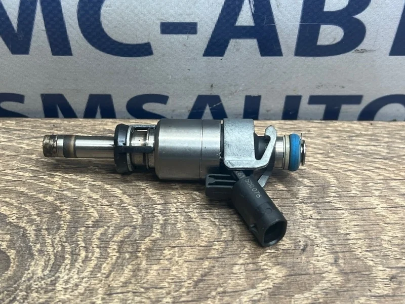 Форсунка топливная Audi A5 06H906036G 8T 2.0T CDN