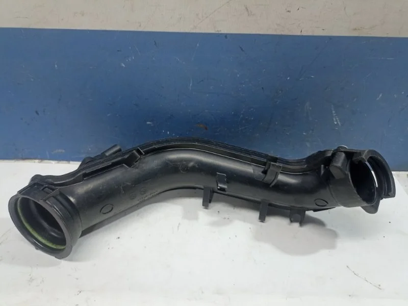 Патрубок охлаждения воздуха Volkswagen Golf 6 2009-2013 03C145673H 1.4 CAXA