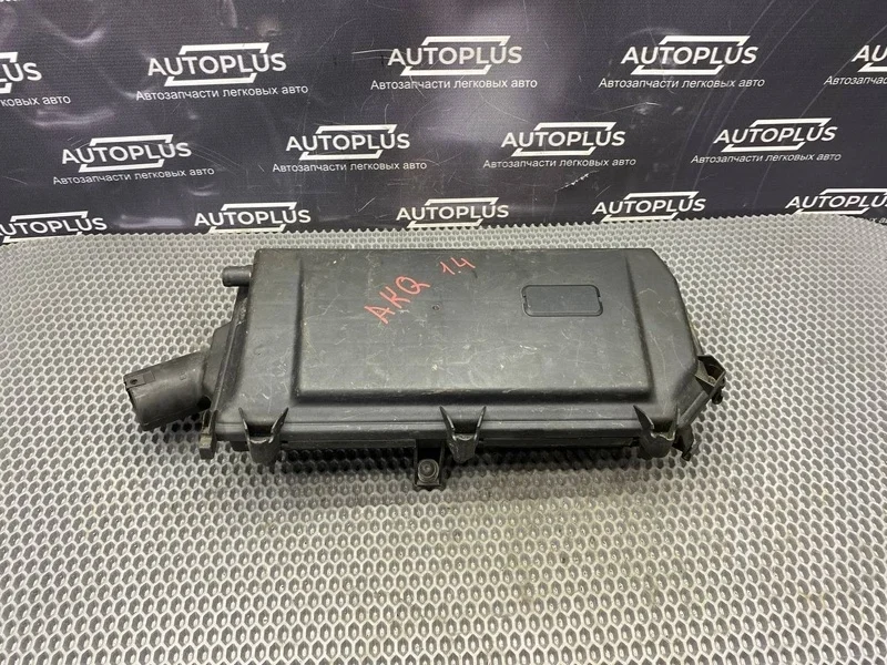 Корпус воздушного фильтра Volkswagen Golf 1997-2006 036129611AH 1.4 AKQ