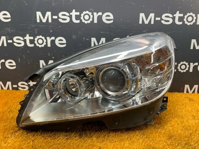 Фара Mercedes-Benz -Class 2010 W204