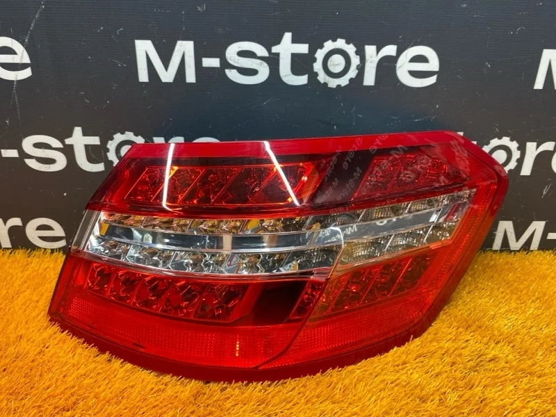 Фонарь задний Mercedes-Benz -class 2010 W212