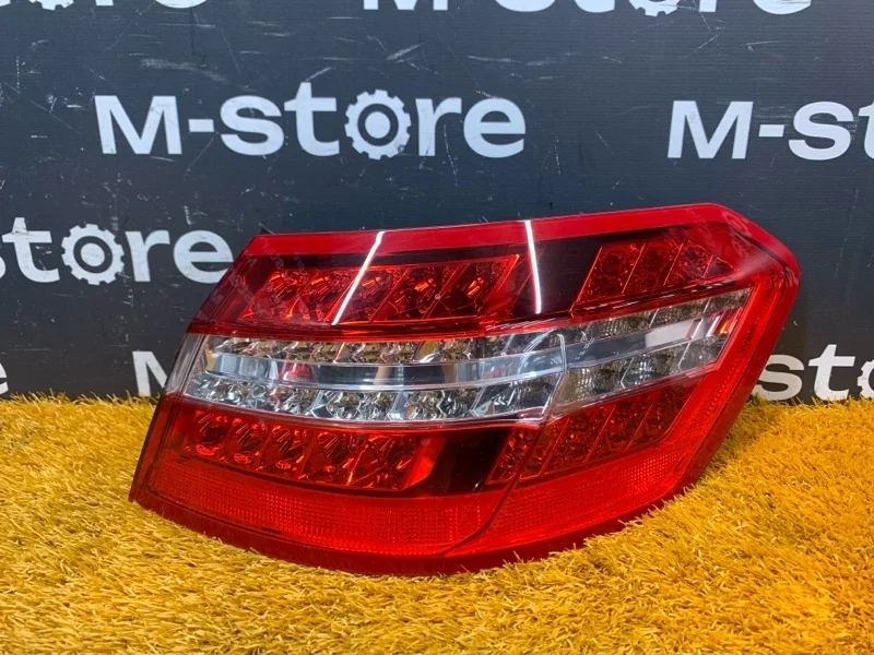 Фонарь задний Mercedes-Benz -class 2012 W212