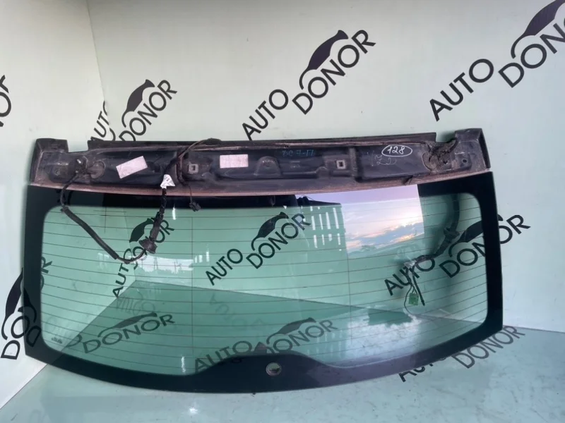 Стекло крышки багажника Volkswagen Touareg 2005 7L дорест.