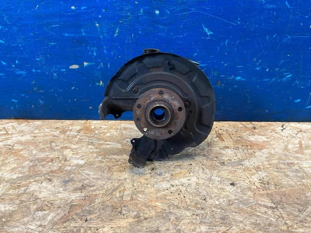 Поворотный кулак Skoda Octavia A7 2015 5Q0407255N ЛИФТБЕК, передний левый
