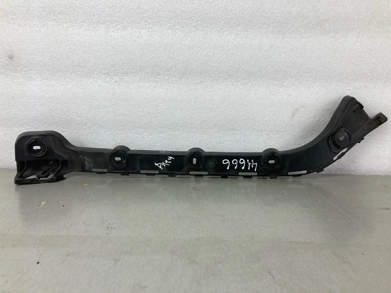 Кронштейн бампера Skoda Octavia A7 2015 5E5807394 ЛИФТБЕК, задний правый