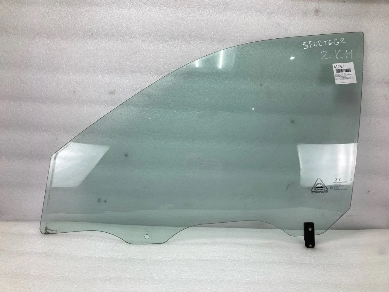 Стекло двери Kia Sportage 2 Km 2009. 2004-2010 824101F000, переднее левое