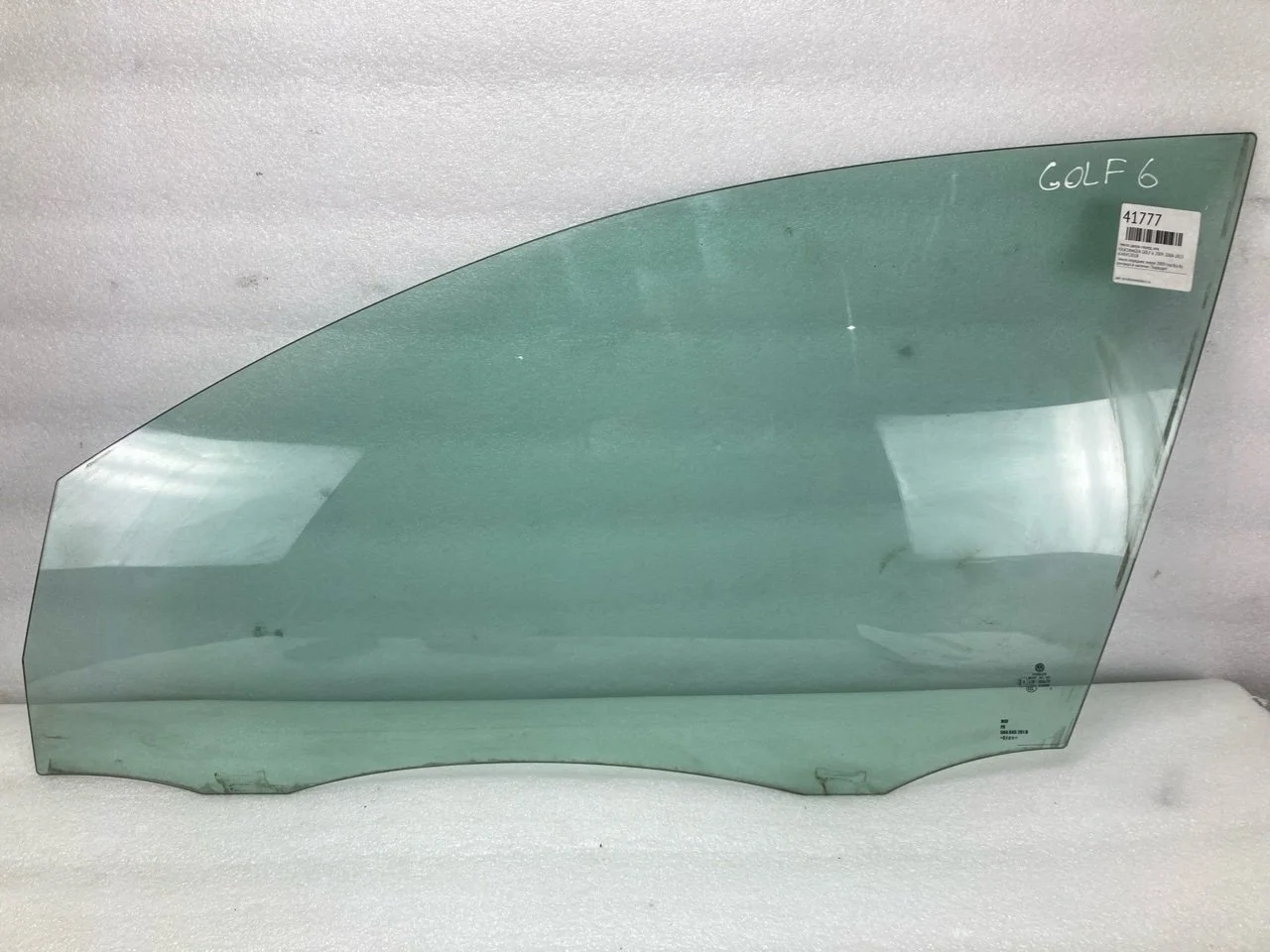 Стекло двери Volkswagen Golf 6 2009. 2008-2013 5K4845201B, переднее левое
