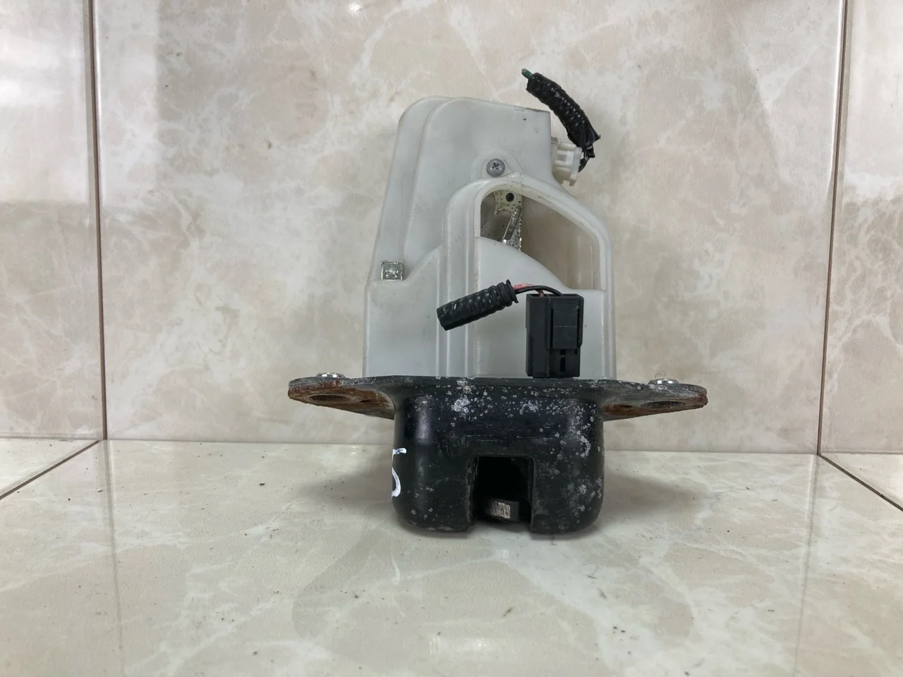 Замок крышки багажника Honda Cr-V 3 2007 74800SMGG01