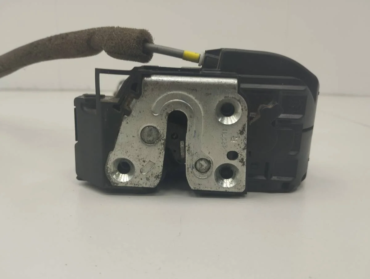 Замок двери передней правой Nissan Qashqai J10 2006-2013
