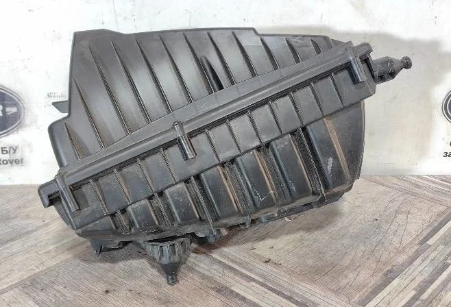 Корпус воздушного фильтр правый Range Rover 4 L405