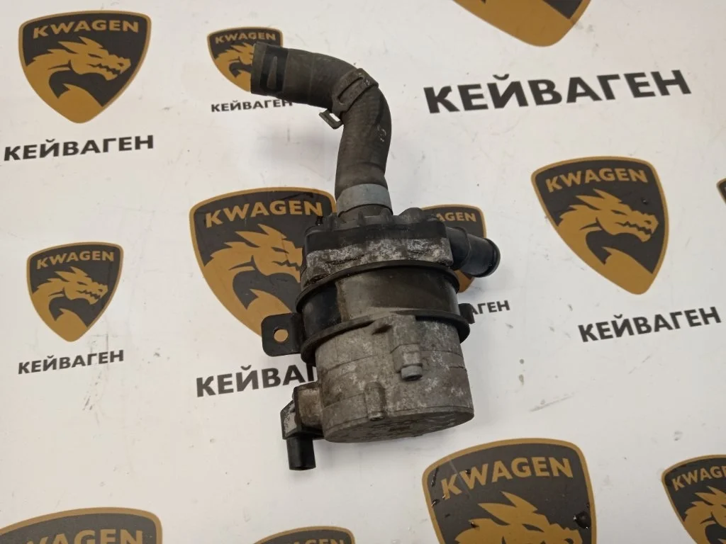 Помпа дополнительная Audi Q7 2010 4L