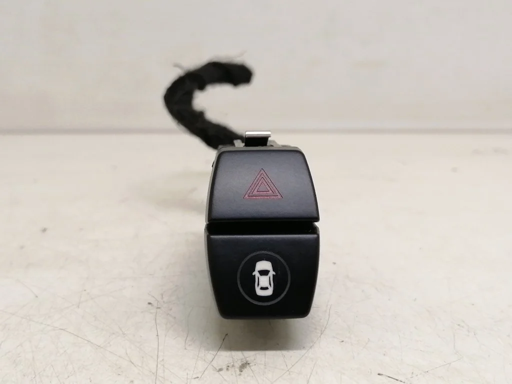 Кнопка аварийной сигнализации BMW X1 2015 F48