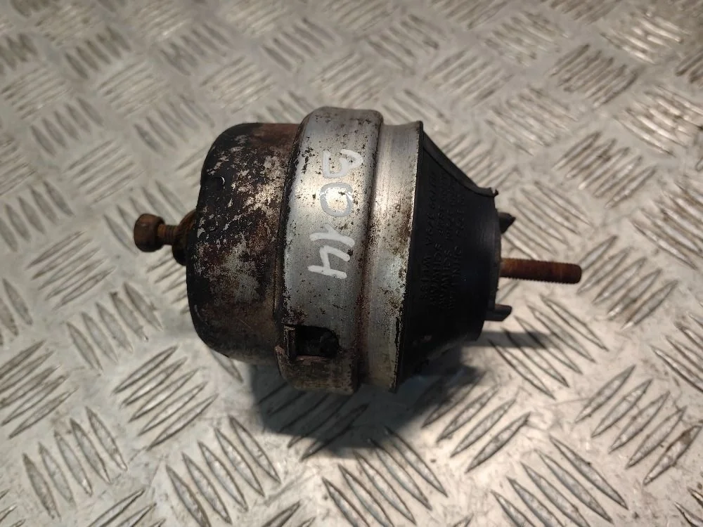 Опора двигателя правая Volkswagen Passat B5