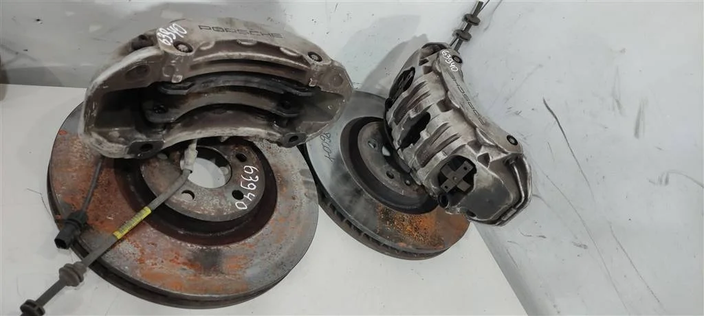 Комплект тормозов (диски и суппорта) 95B615123A