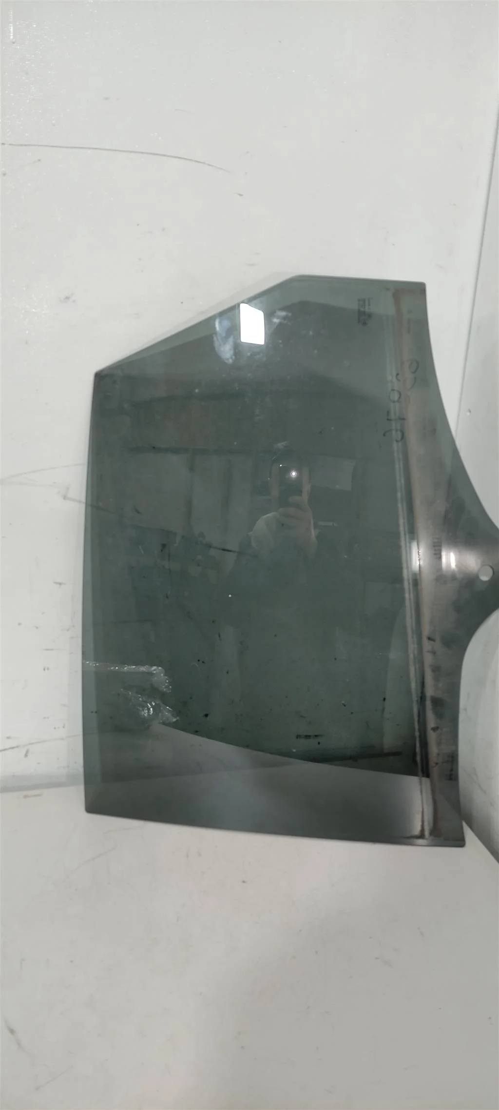 Стекло двери задней левой 95B845205A  3.0 TDI Por