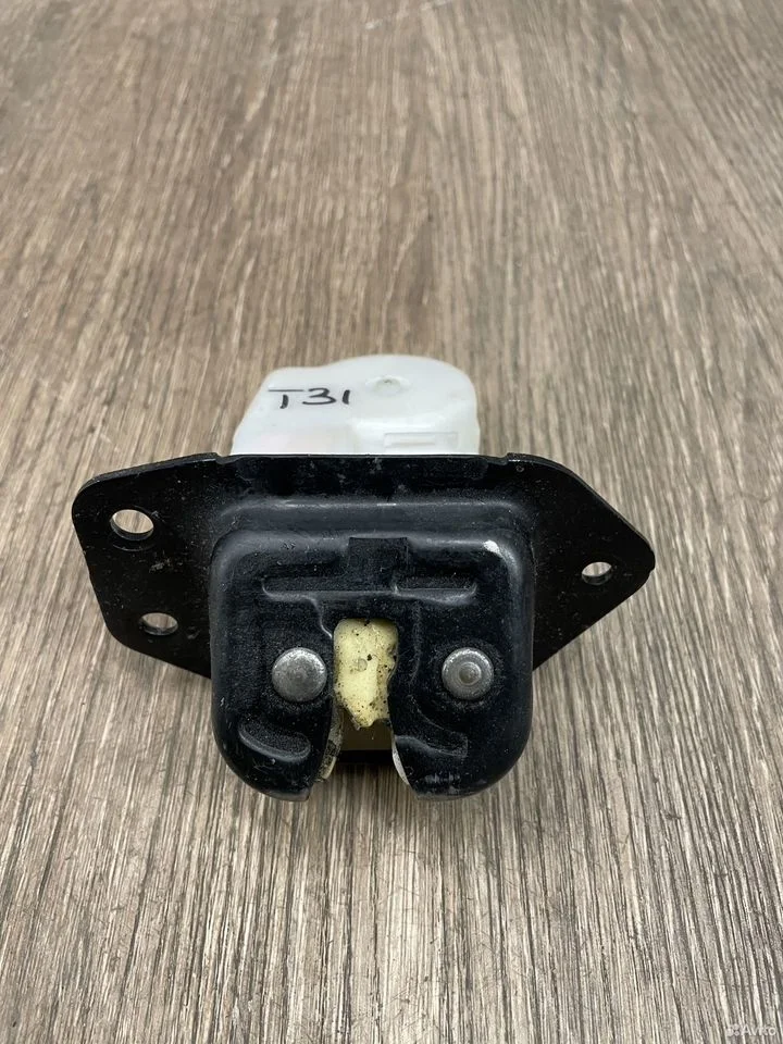 Замок крышки багажника nissan t31 e11 z50 c11