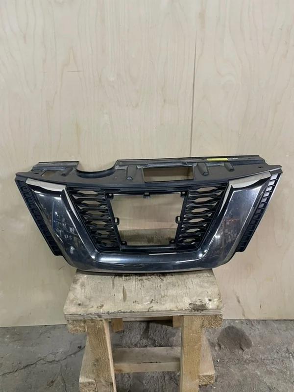 Решетка радиатора Nissan X-Trail рест