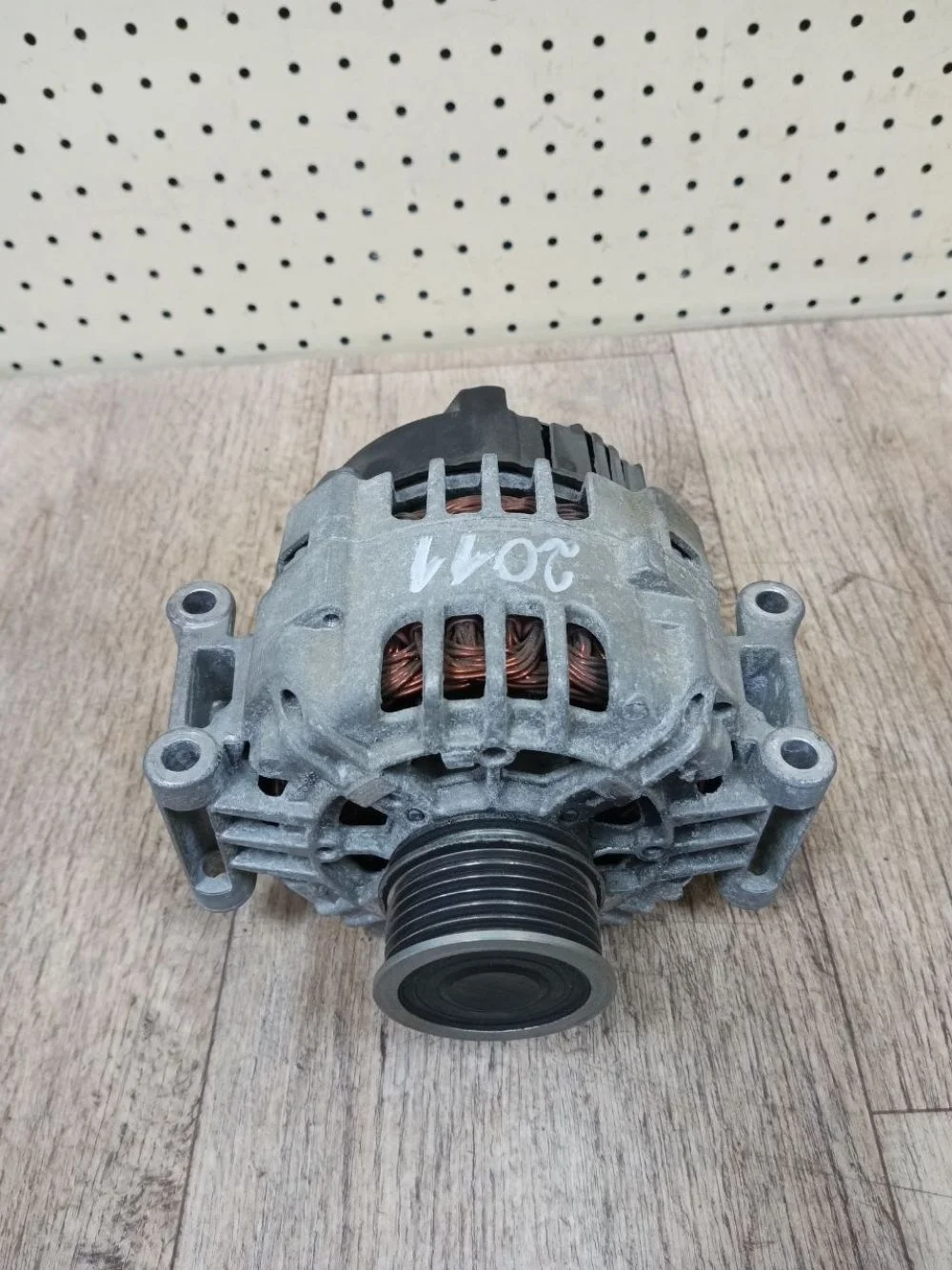 Генератор VW Tiguan 140 A Tiguan I рестайлинг (2011—2019) 362, 365, 3C2, 3C5, 162, 1K2, 4B2, 4B4, 4B5, 4B6, 137, 138, 8J3, 8J9, 8P1, 8PA, 7N1, 5N1, 5N2, 8E2, 8E5, 8EC, 8ED, 8H7, 8HE, 357, 358, 1Z3, 1Z5, 913, 933, 5C1, 5C7, 8P7, 8PAXW, 8PAXX, 5P1, 5P5, 5P8, 1F7, 1F8, 1P1, 3T4, 3T5, 710, 5P2, 3R2, 3R5, 5L6, 5L7, 67