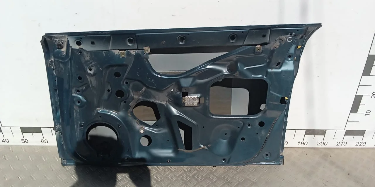 [Б/У] Дверь передняя правая Audi A4 (B6) 2001-2005 - вмятина под ваакум [Незначительные дефекты] [Код: 00626267 ]