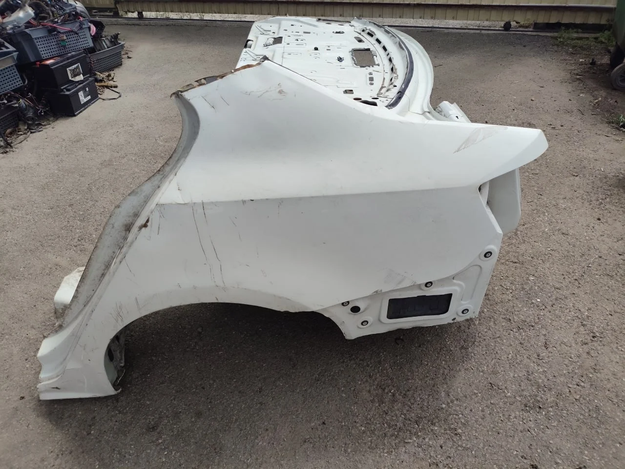 [Б/У] Заднее левое крыло VW Passat CC 2008- - В сборе. 3C8809843 - заднее левое крыло. Небольшая вмятина по арке колеса. 3C0813114C - ниша запаски. 3C8813301 - задняя панель [ХОРОШЕЕ] [Код: 00622688 ]