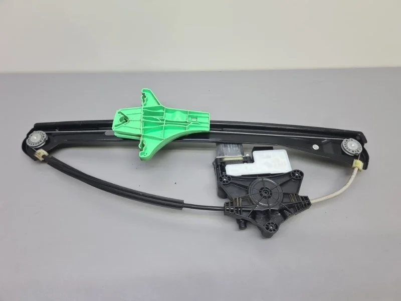 Стеклоподъемник Volkswagen Tiguan 2016