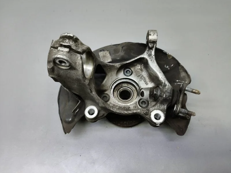 Кулак поворотный Volkswagen Tiguan 2016