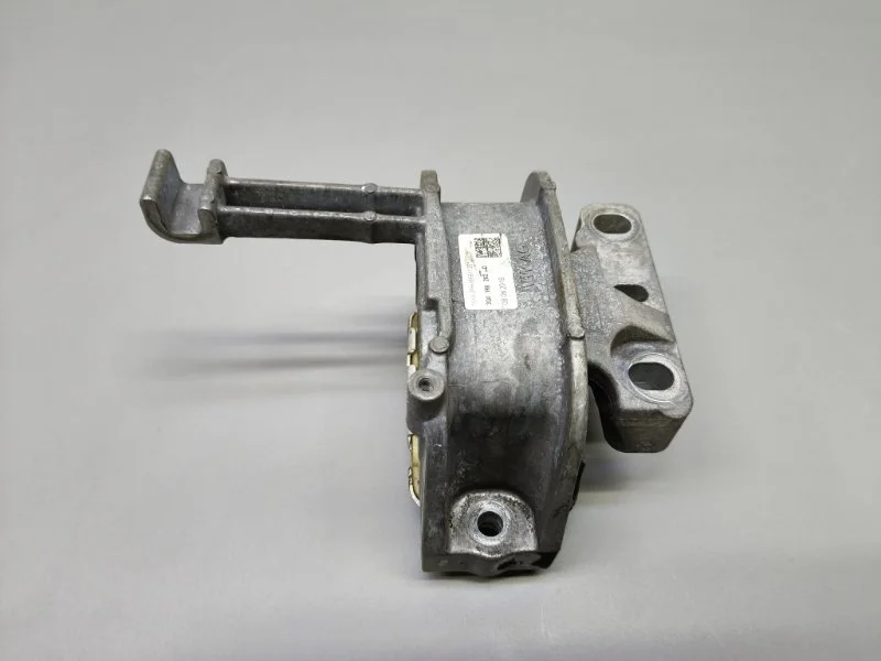 Опора двигателя Volkswagen Tiguan 2016