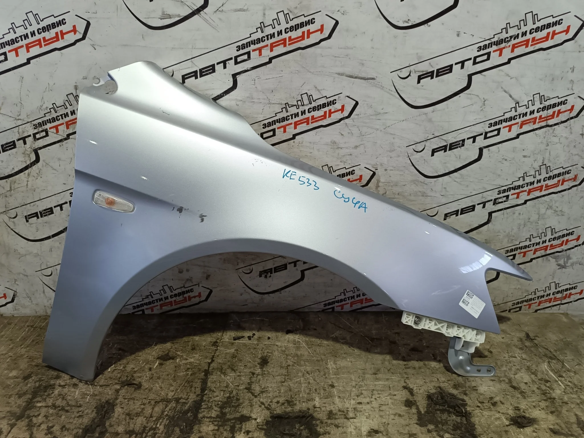 КРЫЛО MITSUBISHI GALANT FORTIS LANCER CX1A CX2A CX3A CX4A CX5A CX6A CX8A CX9A CY1A CY2A CY3A CY4A CY5A CY6A CY8A CY9A 5220C528 ПЕРЕДНЕЕ ПРАВОЕ серебро, A31 KE533
