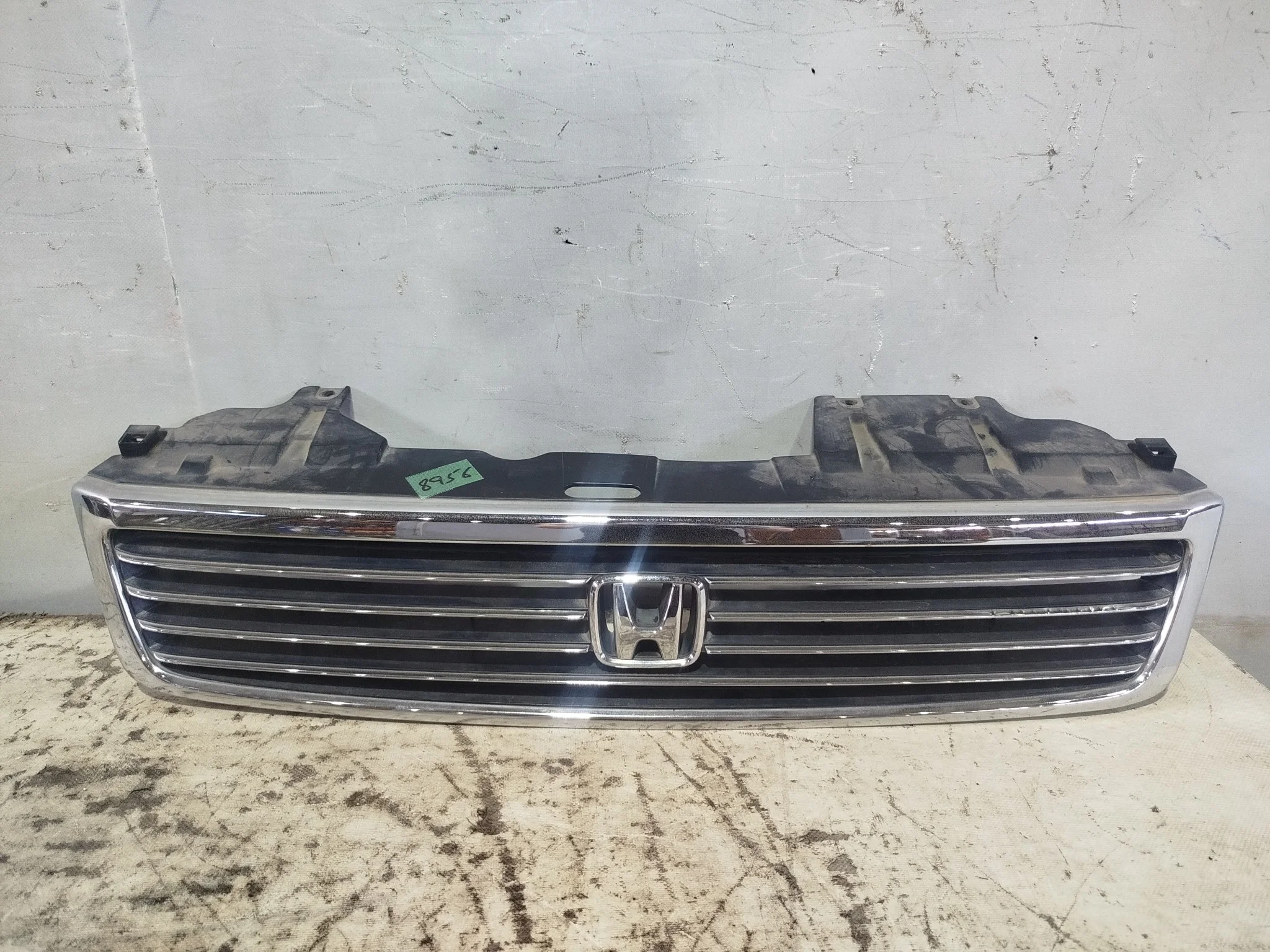 РЕШЕТКА РАДИАТОРА HONDA STEPWGN RF1 RF2 ПОЛОСКИ CHROME 75114S47003 FE019