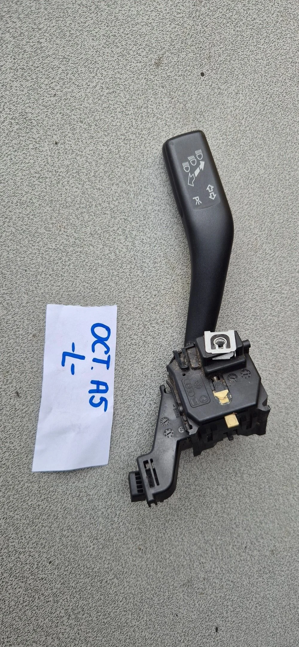 Переключатель поворотов Skoda Octavia A5
