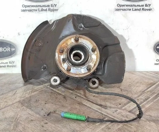 Кулак передний правый Range Rover 3 L322 09-12
