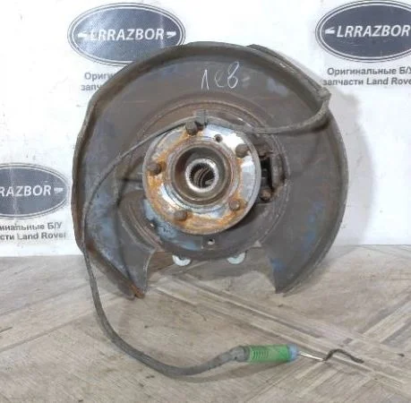 Кулак задний левый Range Rover 3 L322 09-12
