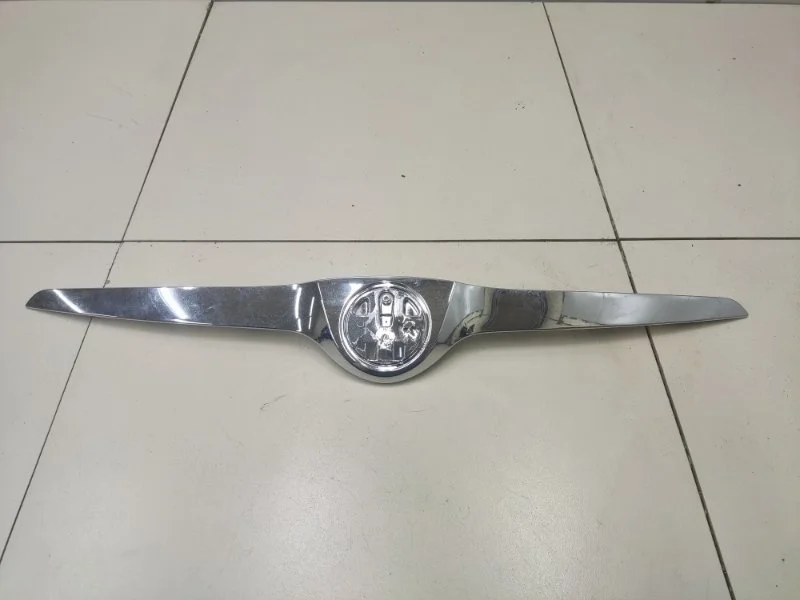 Молдинг капота Skoda Fabia 2