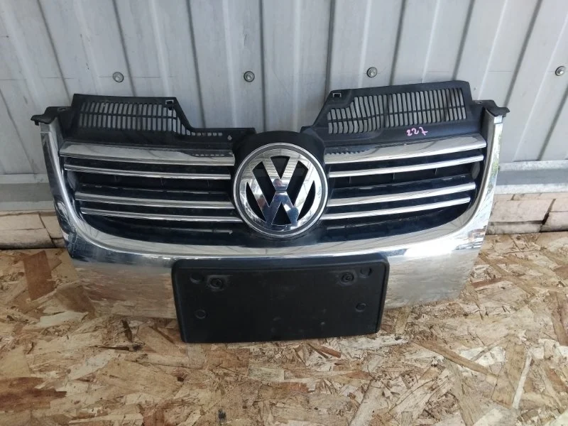 Решетка радиатора Volkswagen Jetta 5 2005-2010