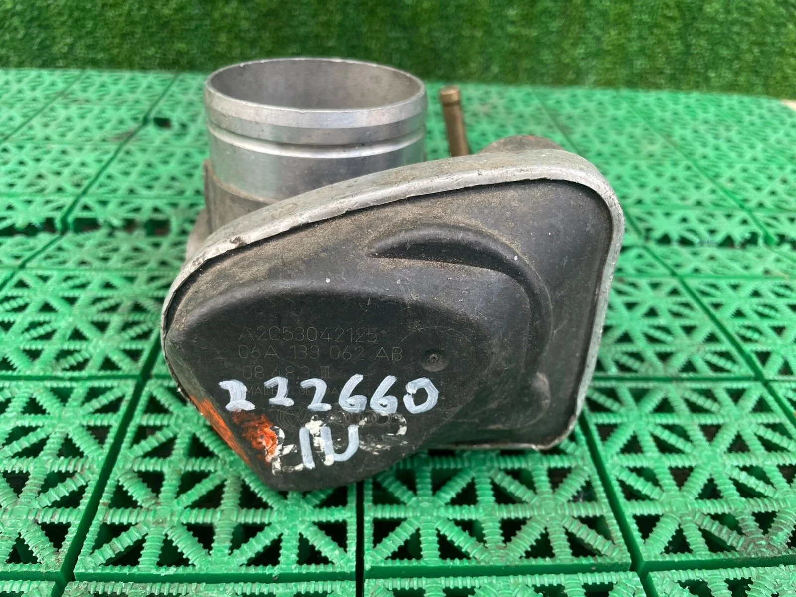 Дроссельная заслонка AUDI A3, SKODA OCTAVIA 1U, VOLKSWAGEN GOLF 4 APF 1,6 1997- Б/У A3(1997-2003);OCTAVIA 1U(1997-2009);GOLF 4(1998-2004);BORA(1999-2004)