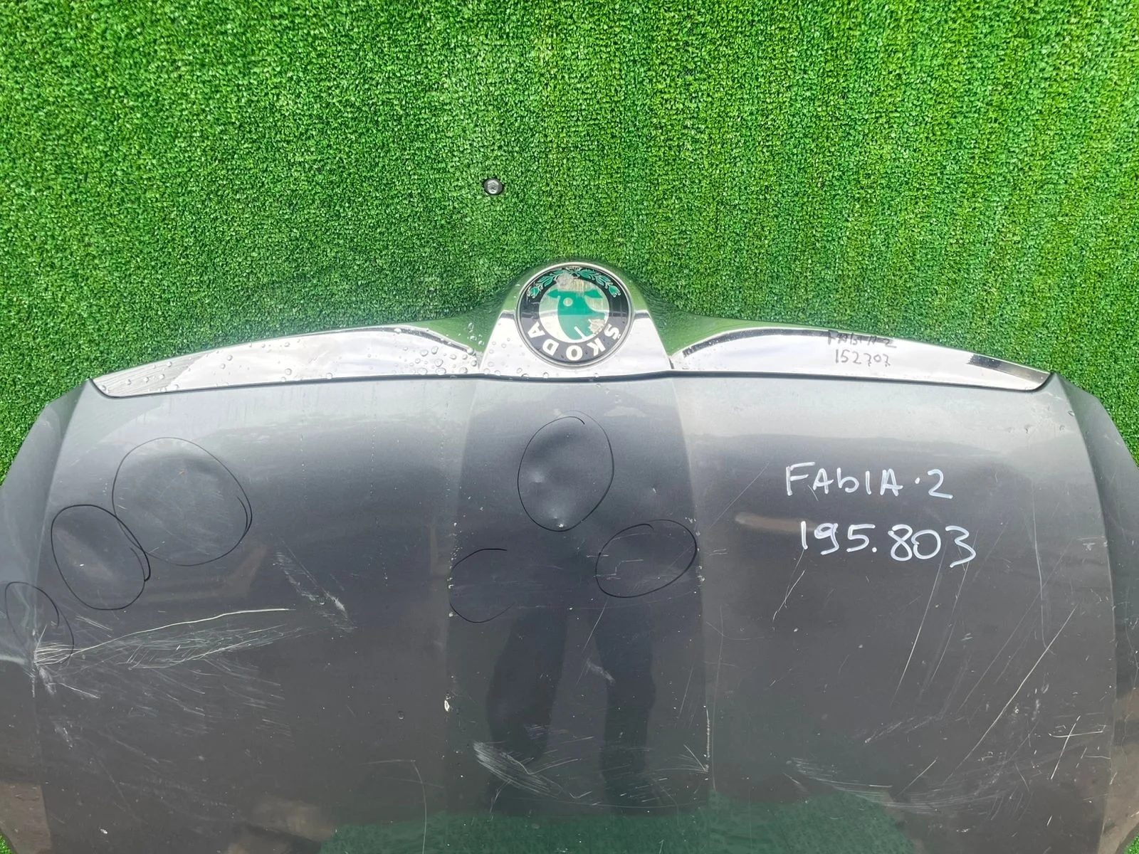 Молдинг накладка на капот хромированная SKODA FABIA 2, ROOMSTER 2010- б/у FABIA 2(2007-2015);ROOMSTER(2007-2015)