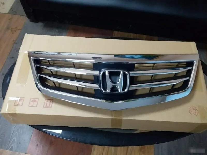 Решетка радиатора Honda Accord 8 2010-2012