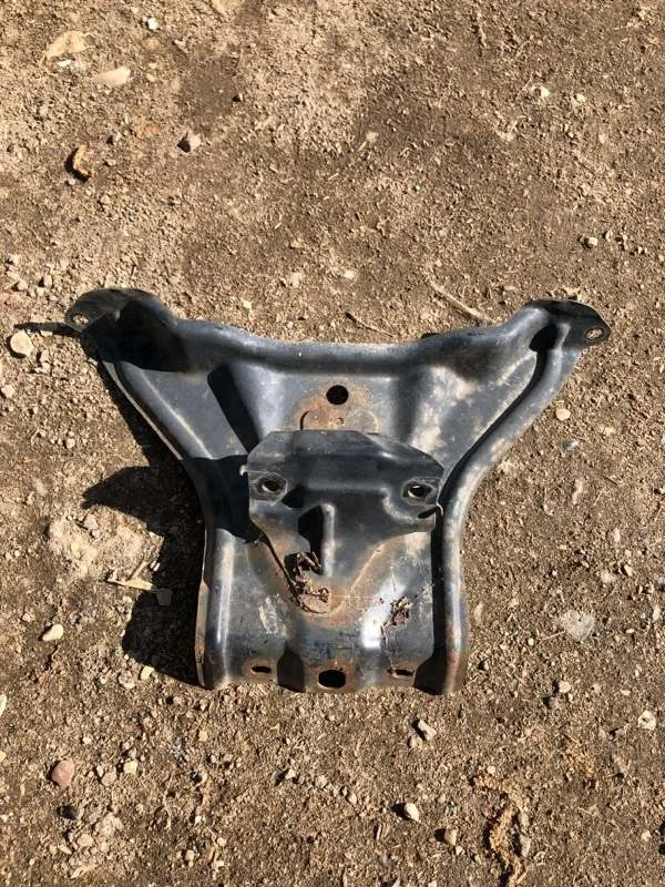 Кронштейн замка капота Suzuki Grand Vitara 2006-2015 8212065J01