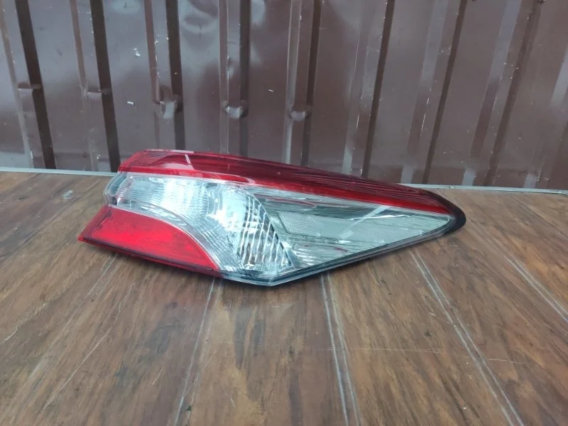 Фонарь Toyota Camry 2018-2021 70