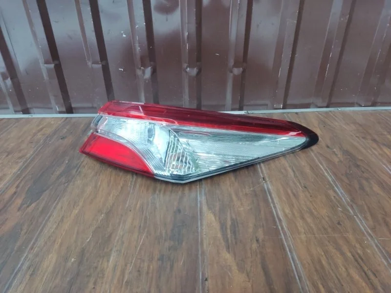 Фонарь Toyota Camry 2018-2021 70
