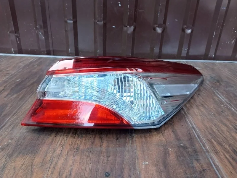 Фонарь Toyota Camry 2018-2021 70